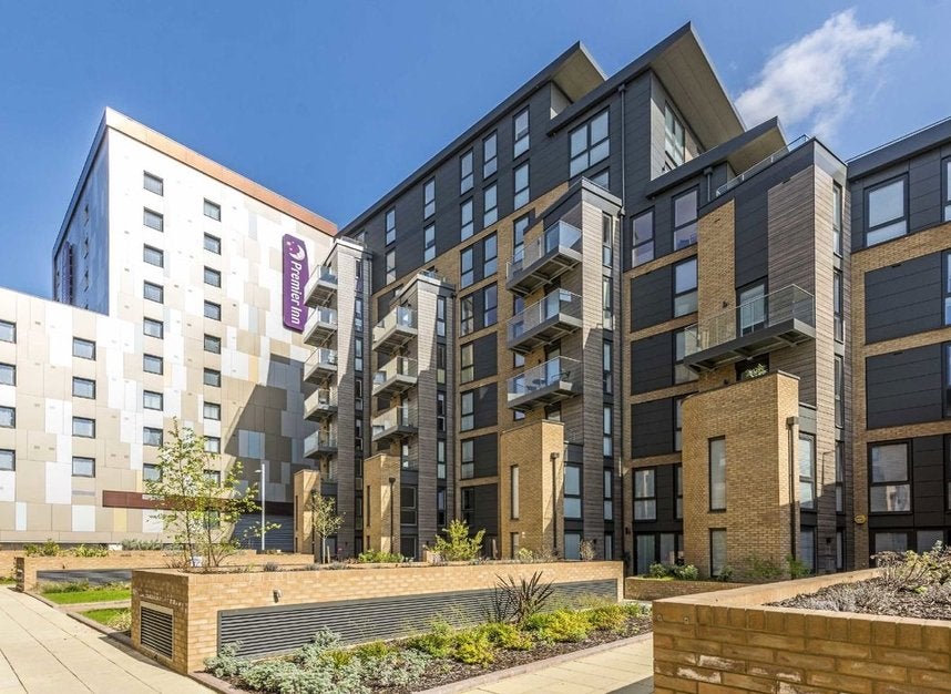 Flat Baltic Avenue in Greater London
