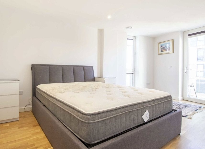 Flat Baltic Avenue in Greater London