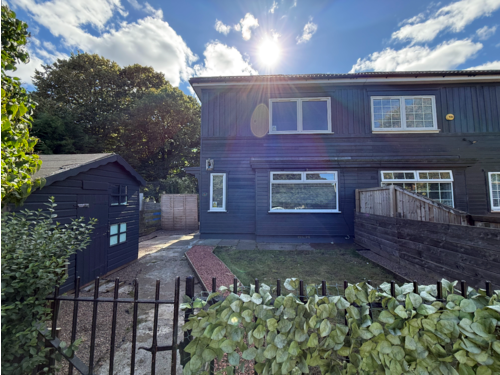 House Fountainbleau Drive in Dundee