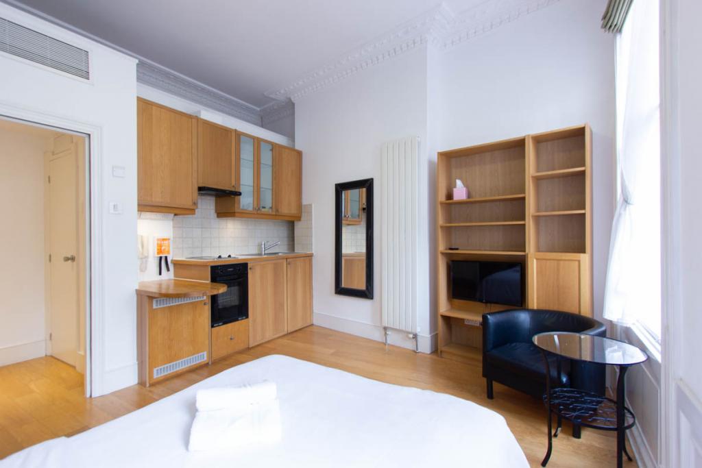 Flat Cartwright Gardens in Greater London