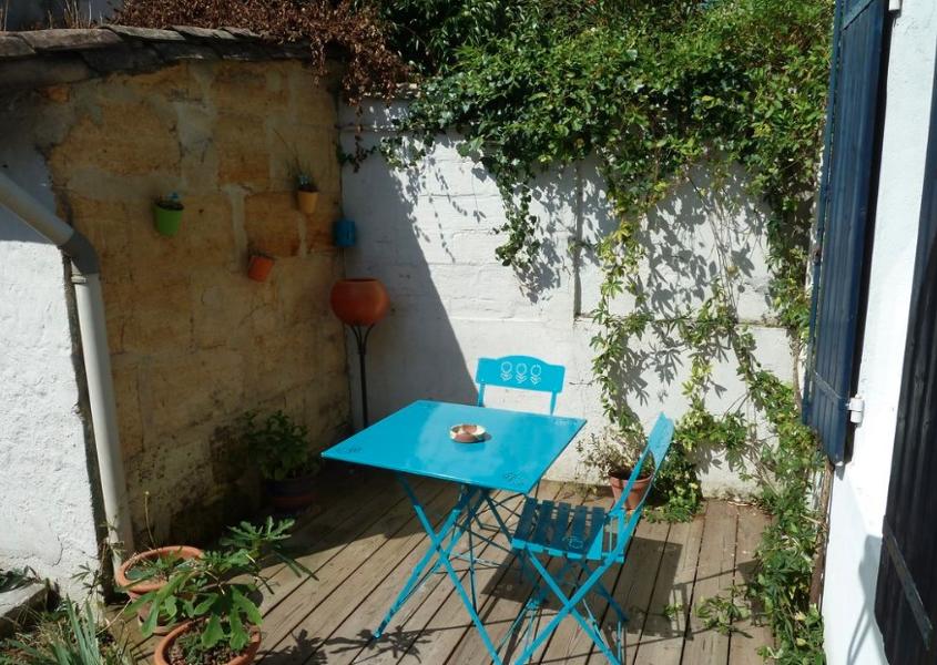 House Rue des Treilles in Libourne