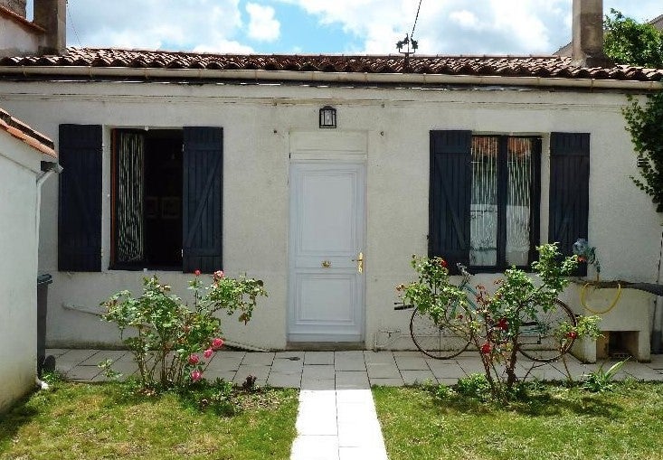 House Rue des Treilles in Libourne