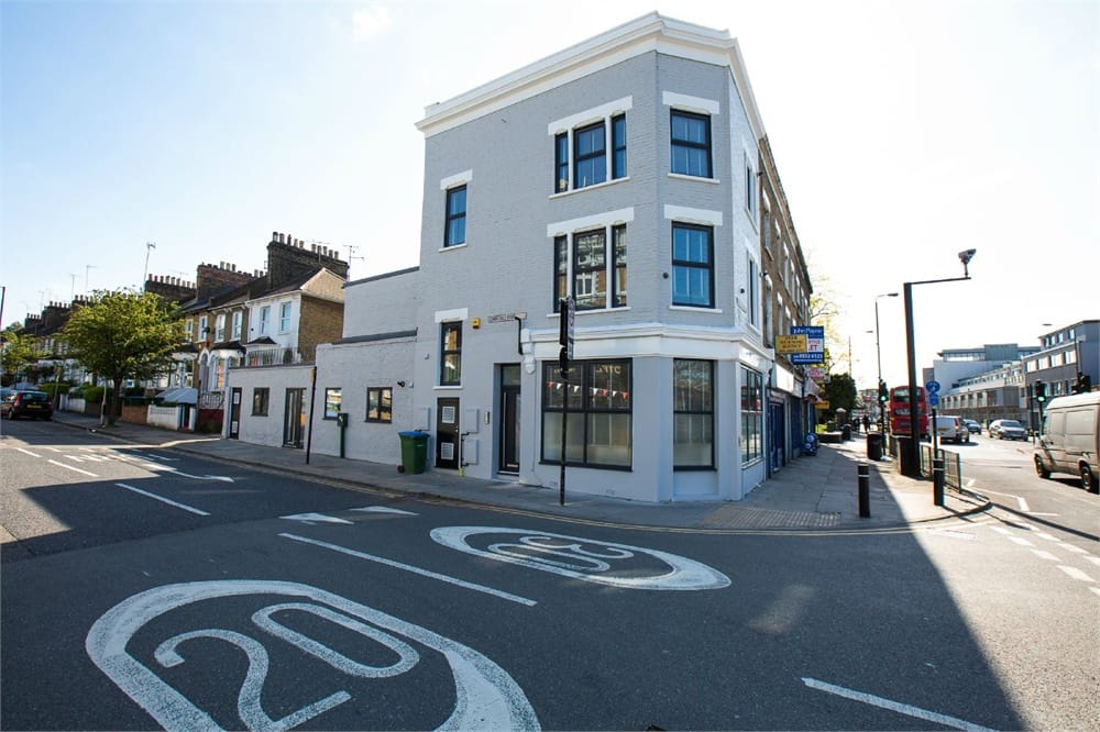 Flat Combedale Road in Greater London