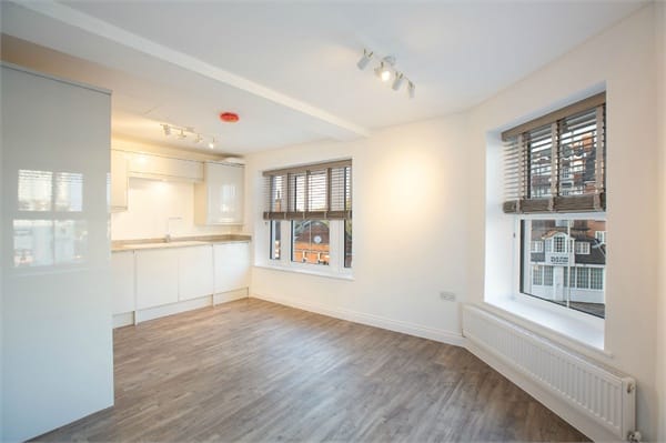 Flat Combedale Road in Greater London