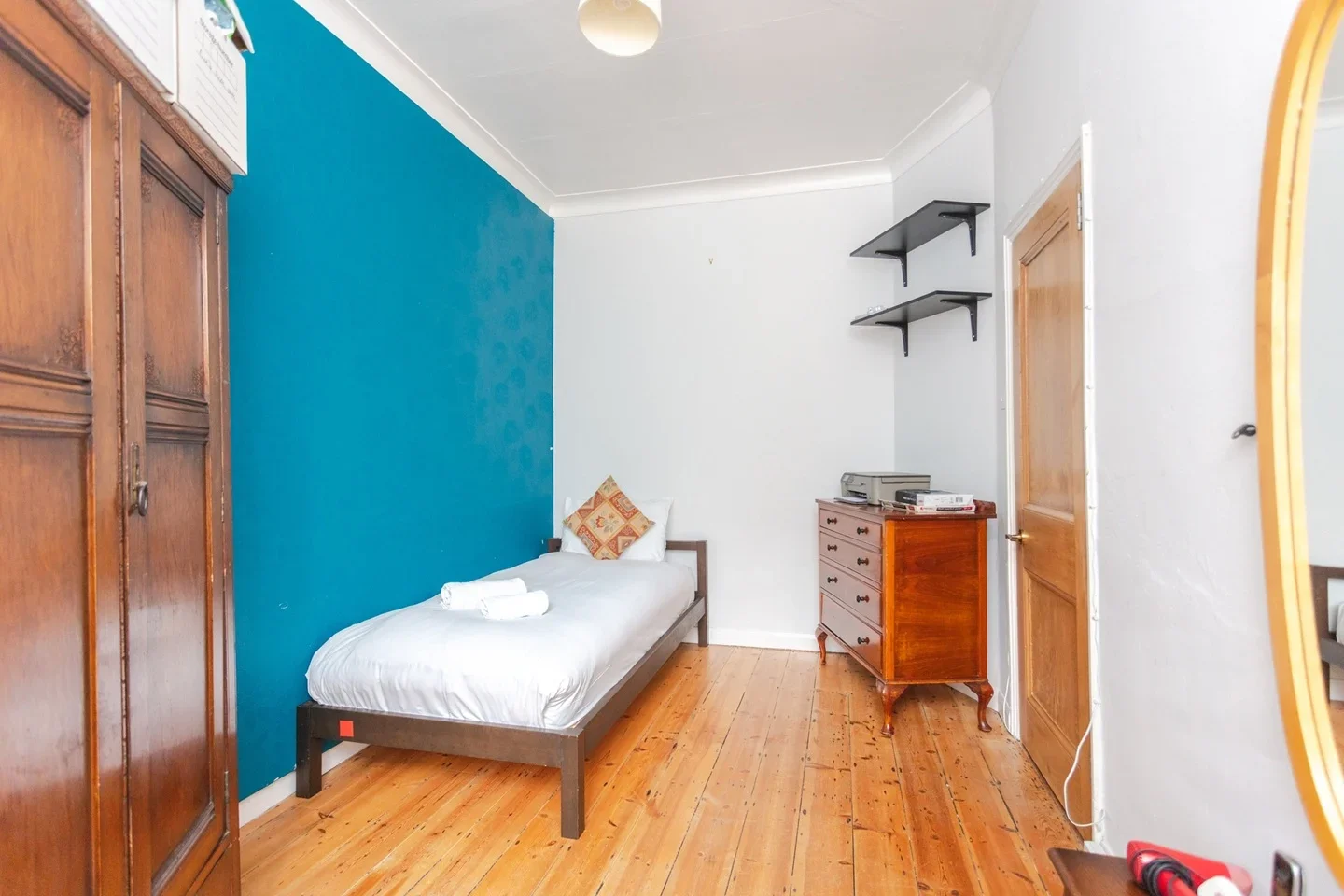 Flat Avonmouth Street in Greater London