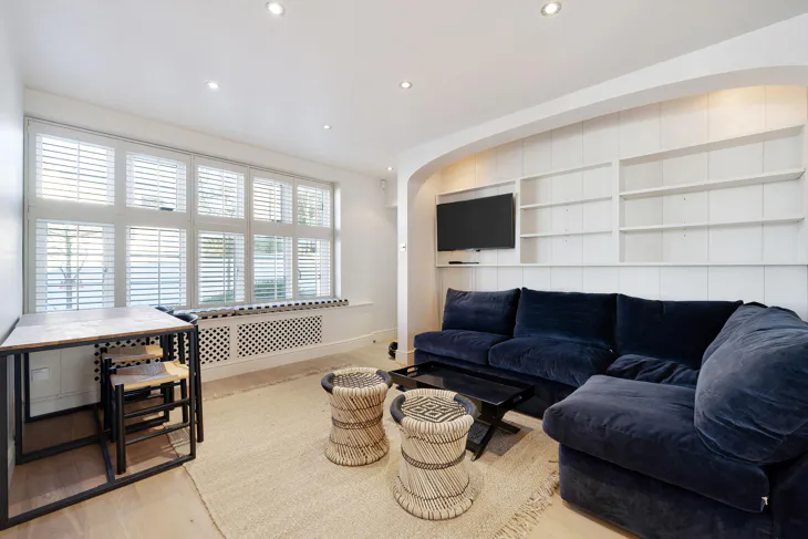 Flat Lansdowne Crescent in Greater London