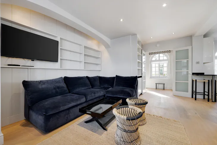 Flat Lansdowne Crescent in Greater London