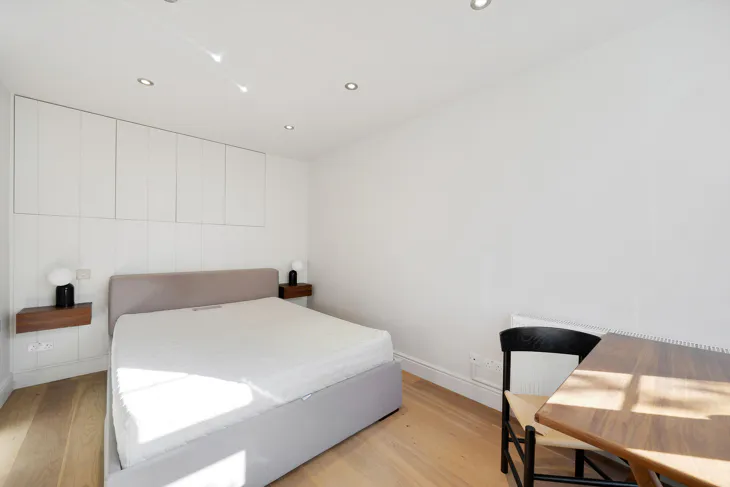 Flat Lansdowne Crescent in Greater London
