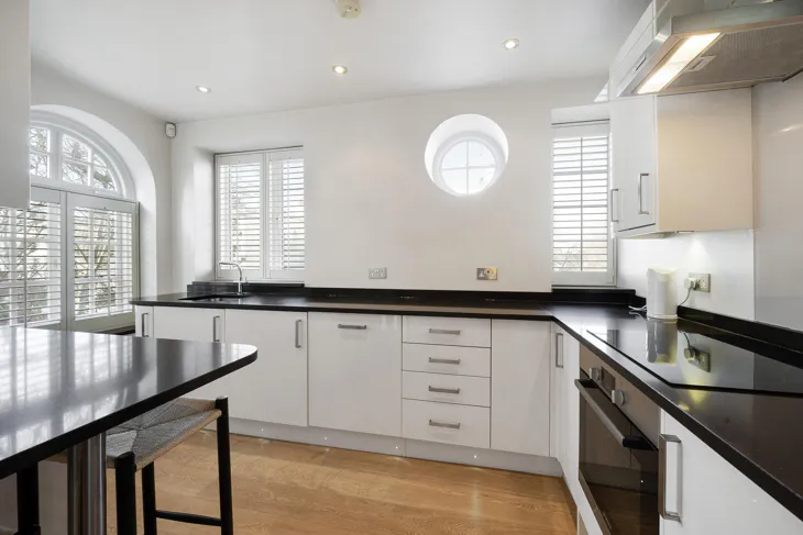 Flat Lansdowne Crescent in Greater London