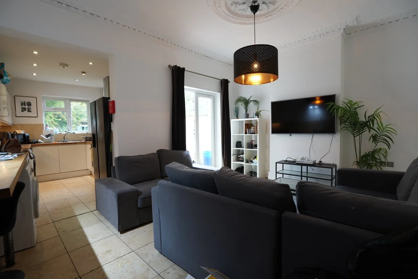 Room Fishponds Road in Bristol