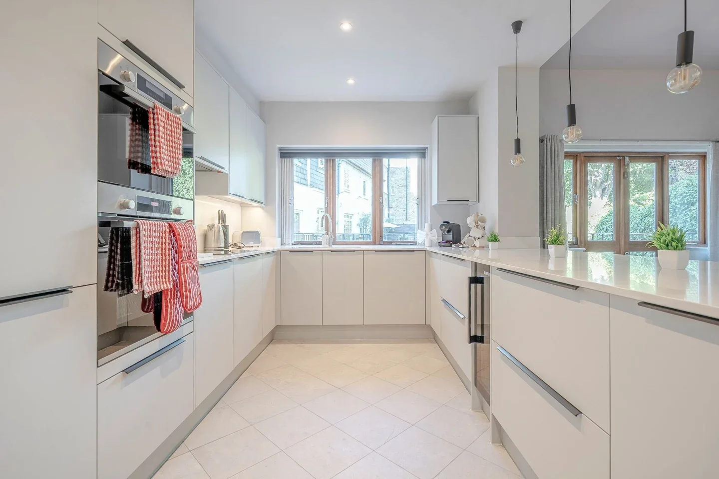House Warwick Gardens in Greater London