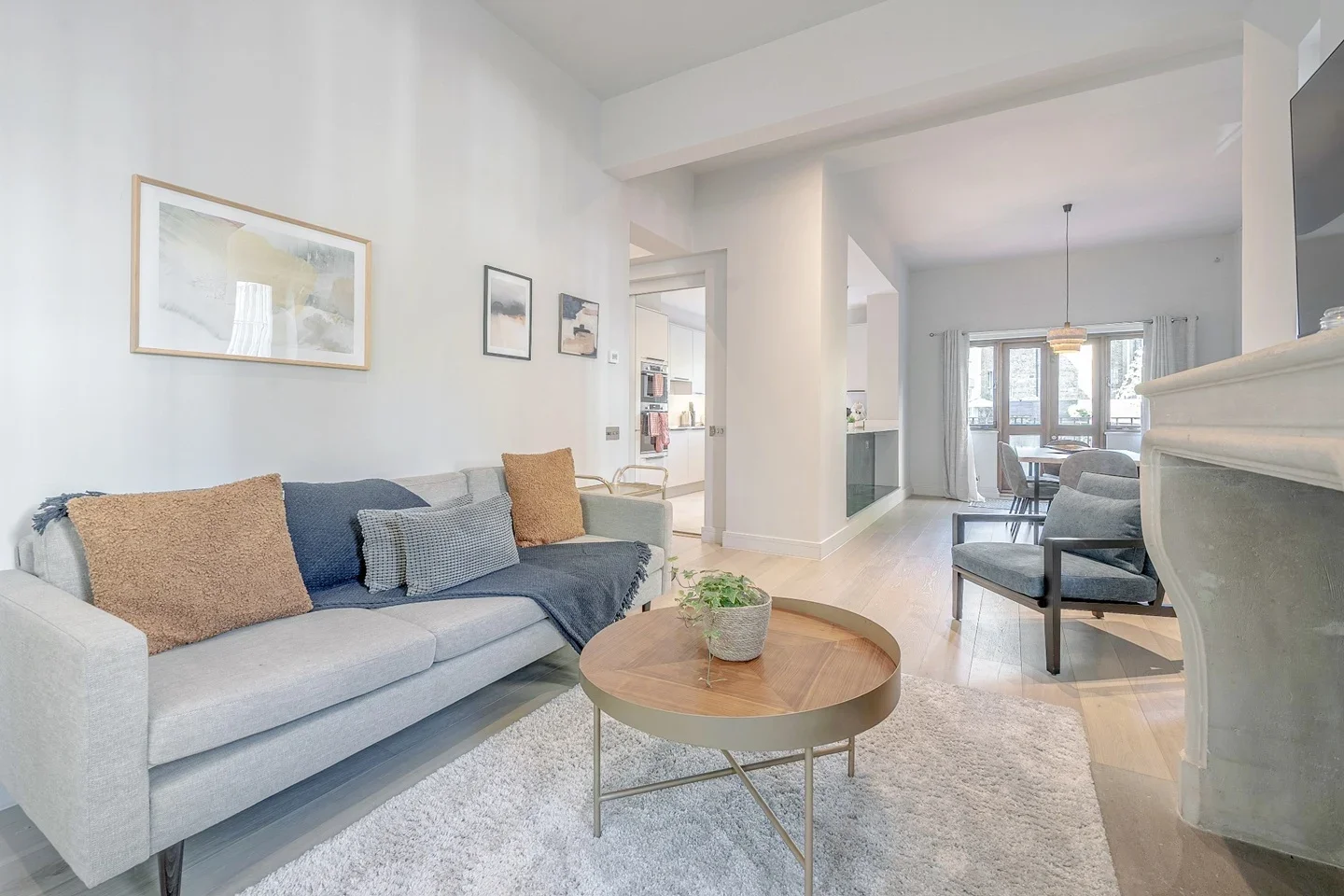 House Warwick Gardens in Greater London