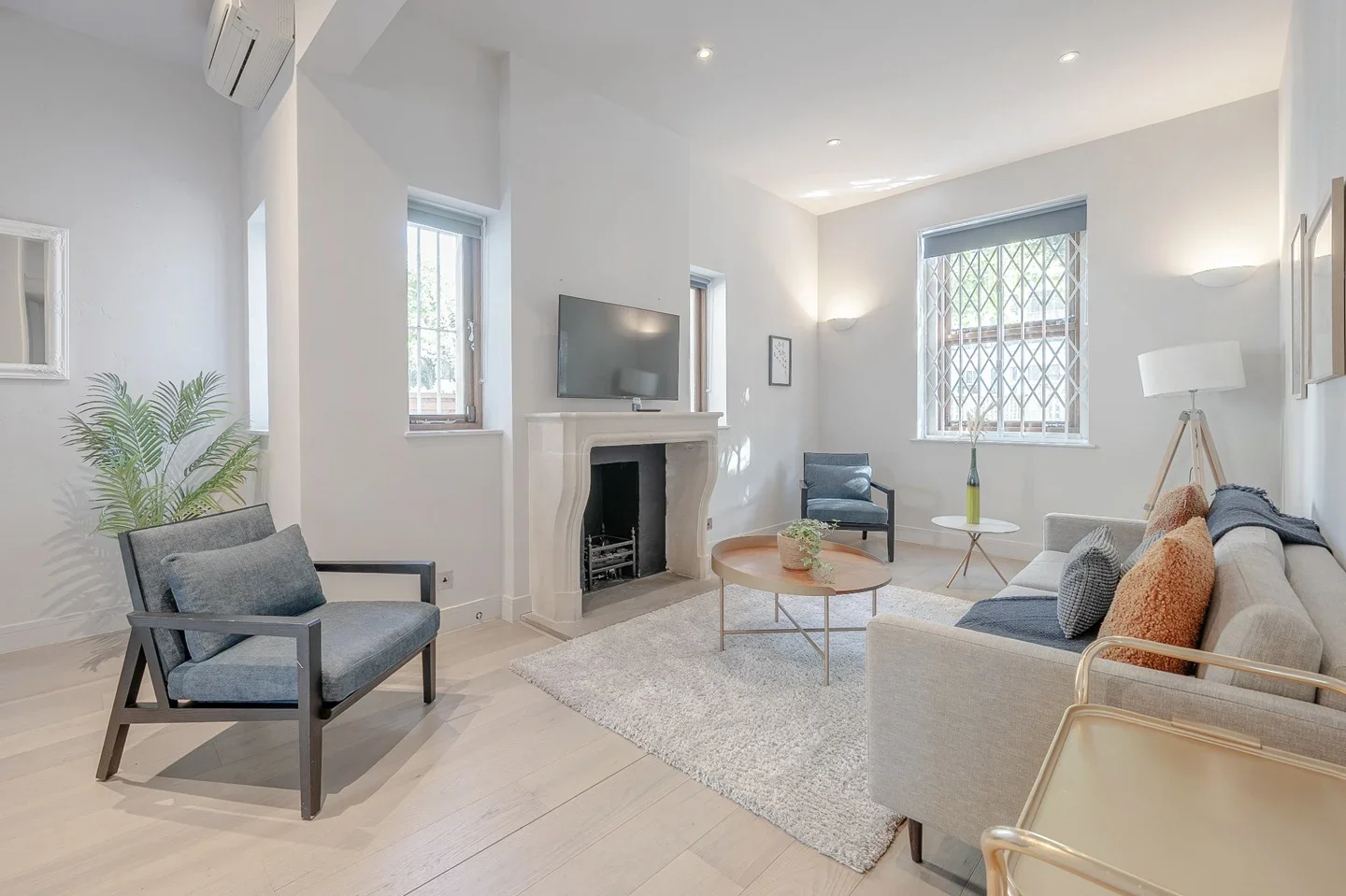 House Warwick Gardens in Greater London