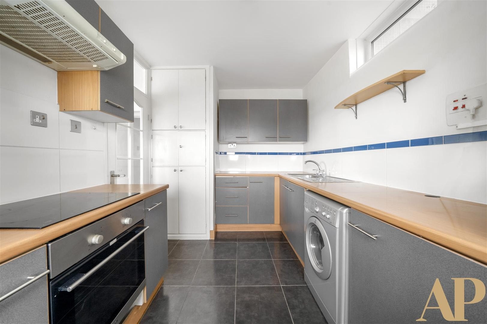 Flat Swedenborg Gardens in Greater London