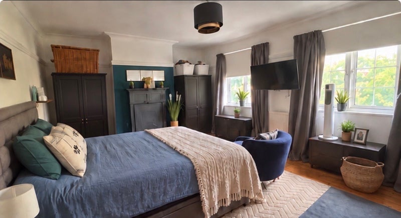 Flat Little Ealing Lane in Greater London