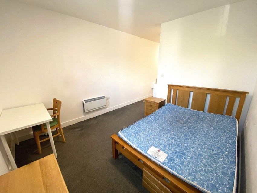 Flat Paradise Street in Portsmouth