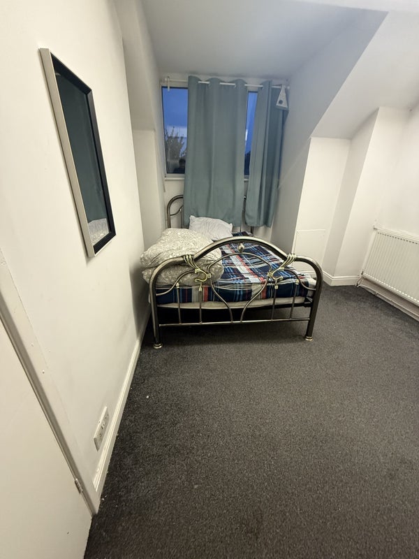 Room Hatherley Road in Sheffield