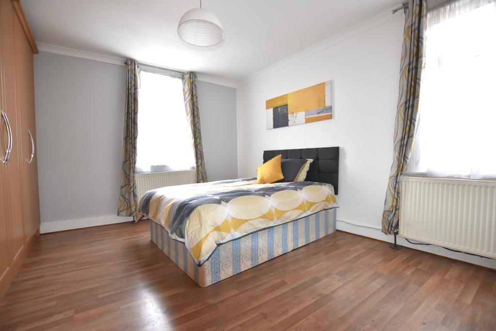 Room Acton Lane in Greater London
