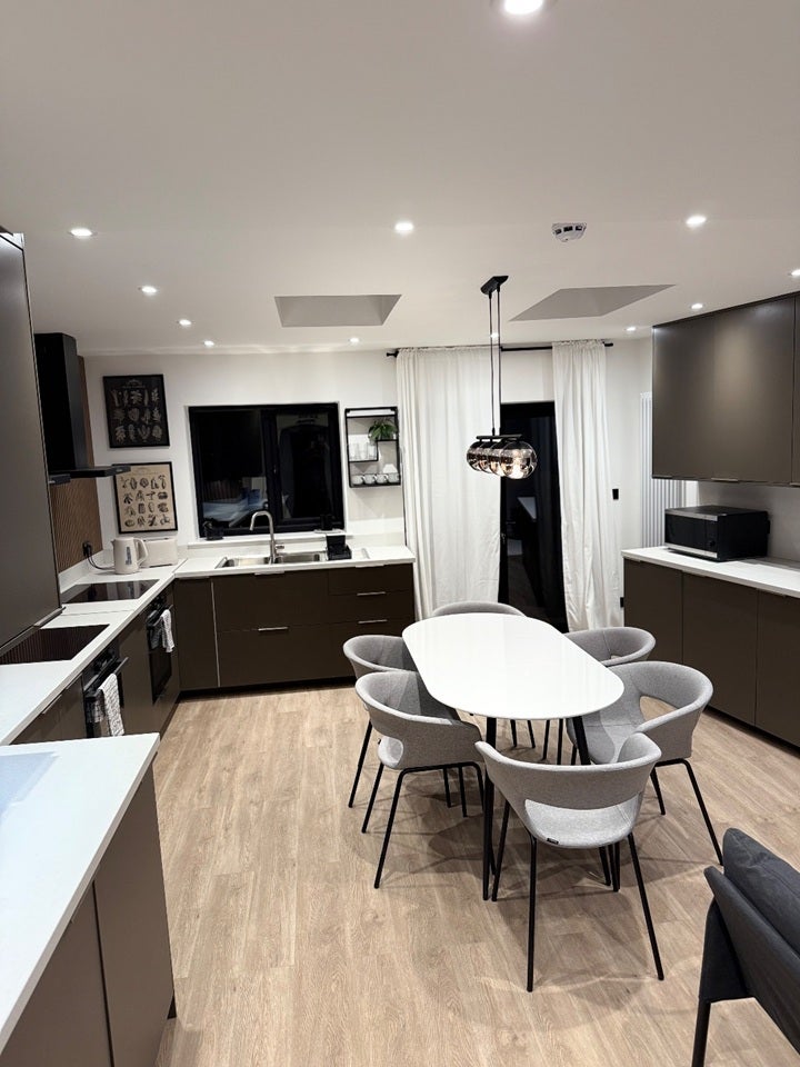 Room Middleton Road in Greater London