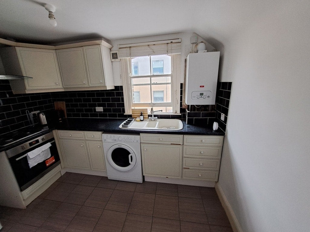 Room Holloway Road in Greater London
