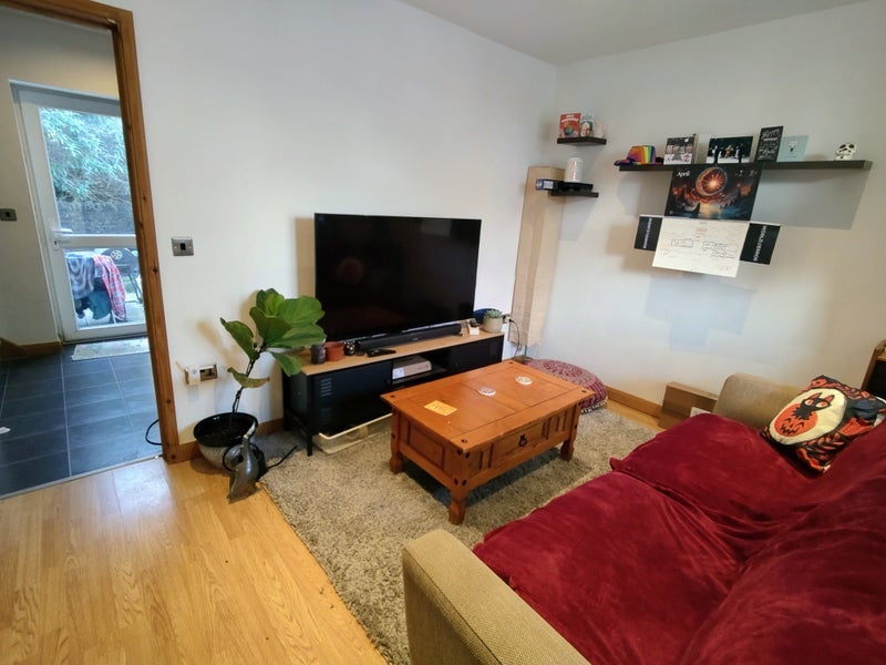 Room Marshfield Road in Bristol