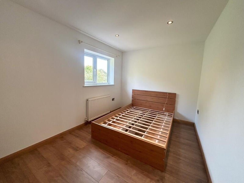 Room Marshfield Road in Bristol