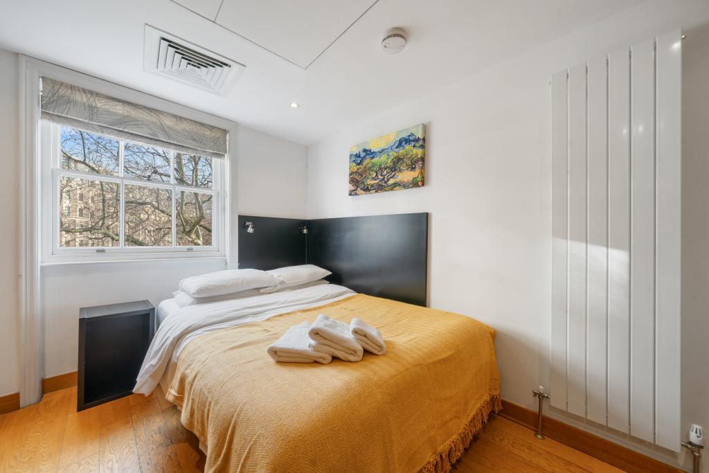 Flat Cartwright Gardens in Greater London