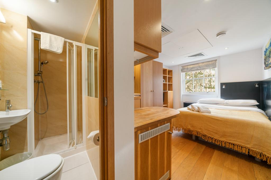 Flat Cartwright Gardens in Greater London