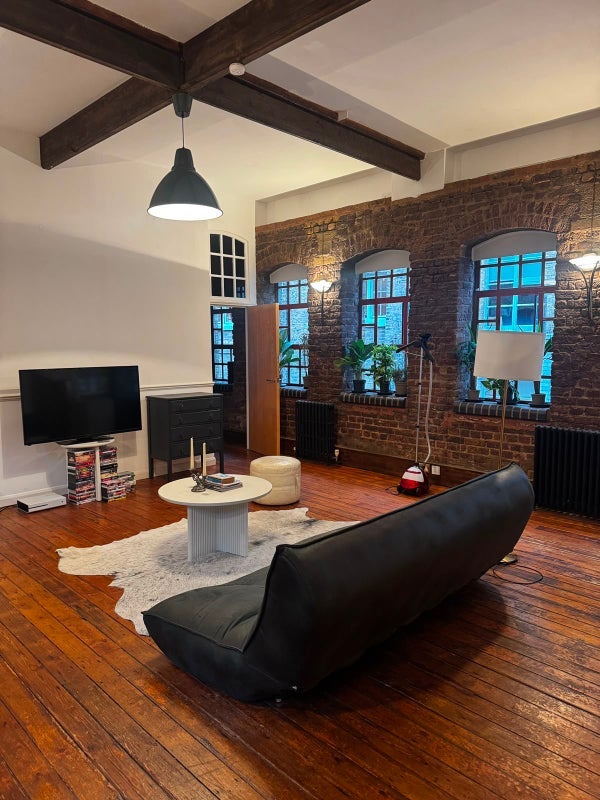 Room Bermondsey Street in Greater London