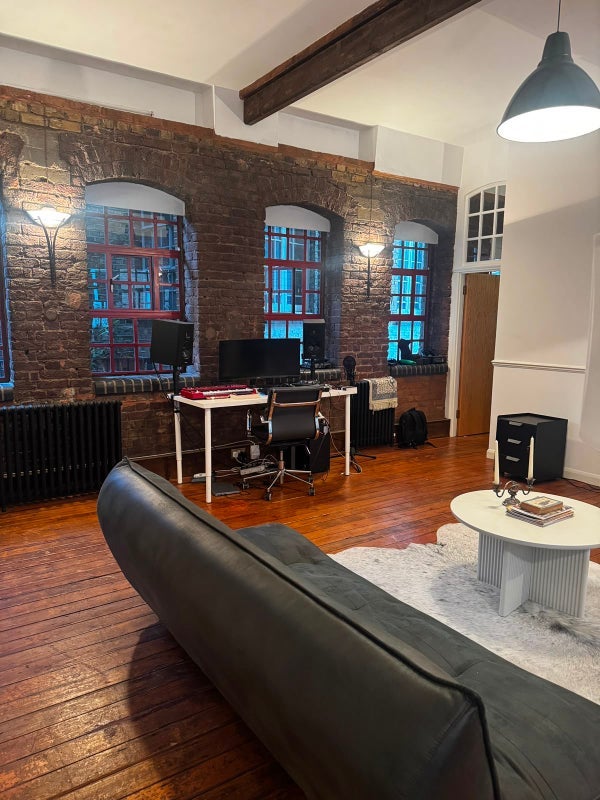 Room Bermondsey Street in Greater London