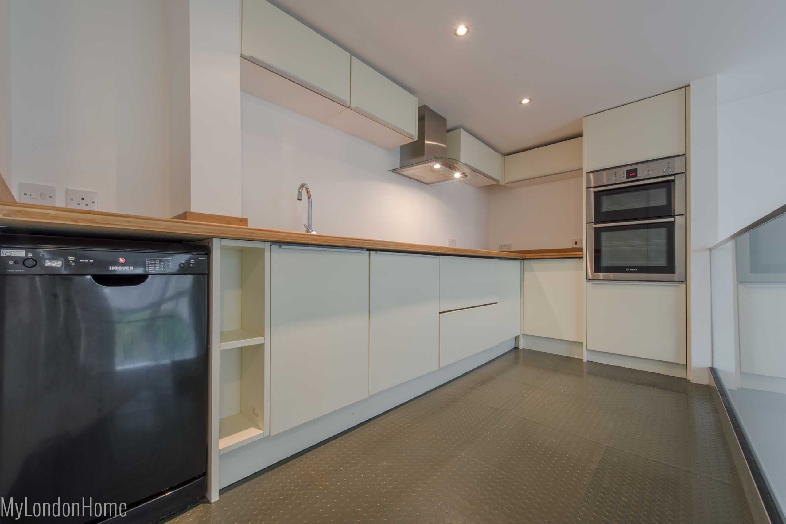 Flat Newington Causeway in Greater London