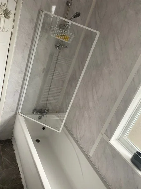 Flat Hainault Road in Greater London