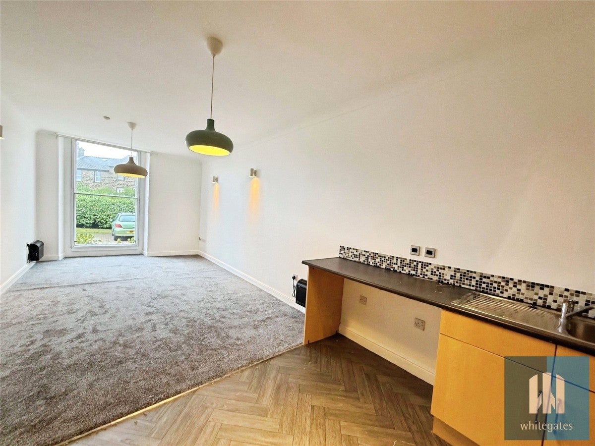 Flat Moorside Avenue in Kirklees