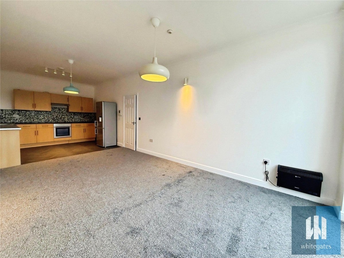 Flat Moorside Avenue in Kirklees