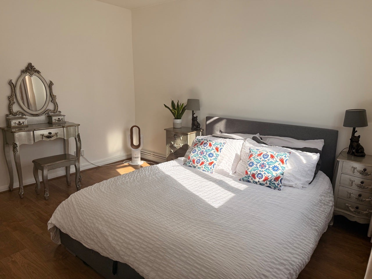 Room Minford Gardens in Greater London