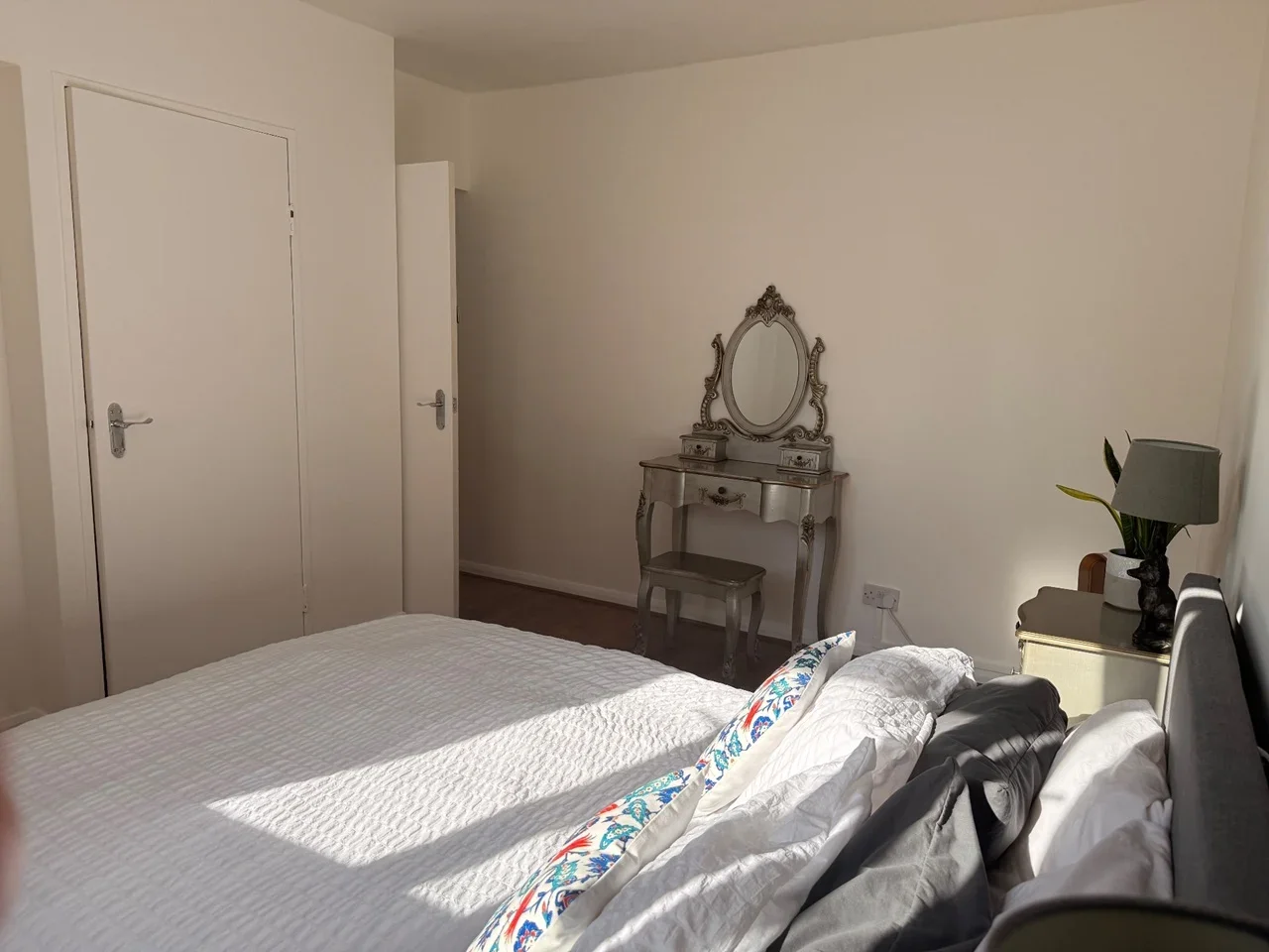 Room Minford Gardens in Greater London