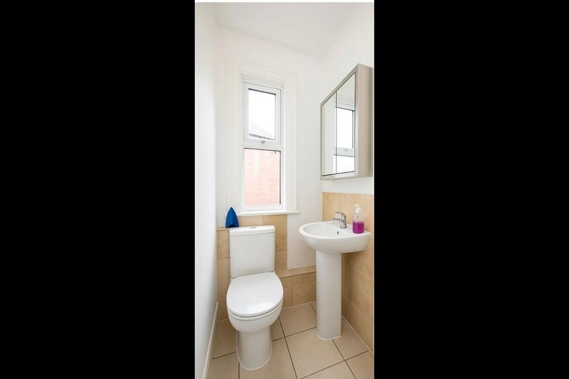 Room Fairbank Avenue in Manchester