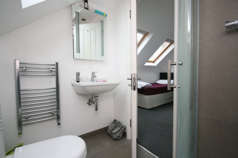Room Uxbridge Road in Greater London