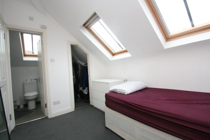 Room Uxbridge Road in Greater London
