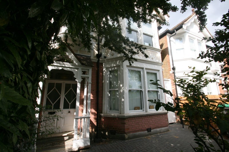 Room Uxbridge Road in Greater London
