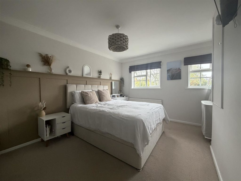 House Pimpern Close in Poole