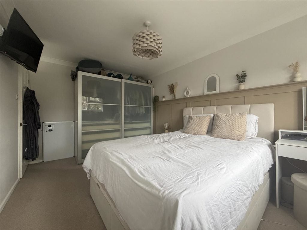 House Pimpern Close in Poole