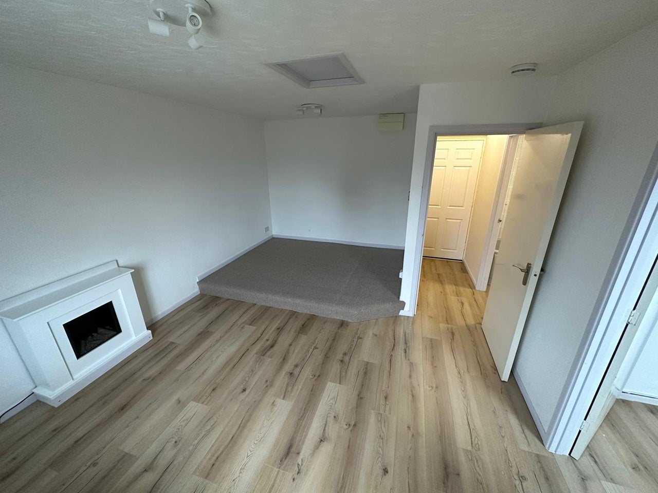 Flat Roff Avenue in Bedford