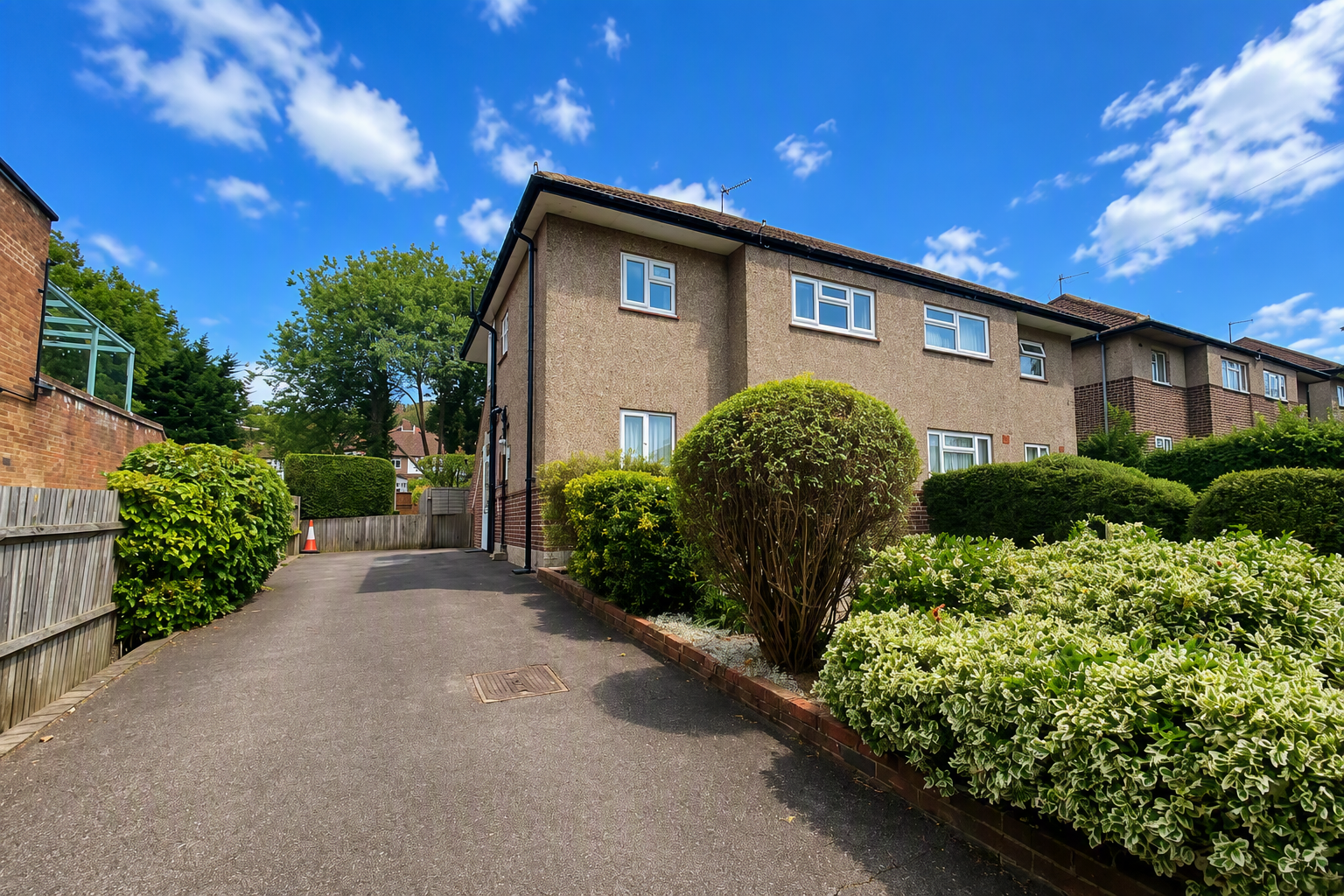 Flat Windsor Drive in Greater London