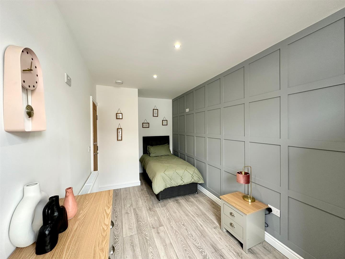 Room Peart Street in Burnley