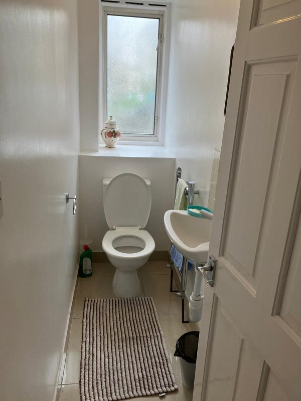 Room Bourke Close in Greater London