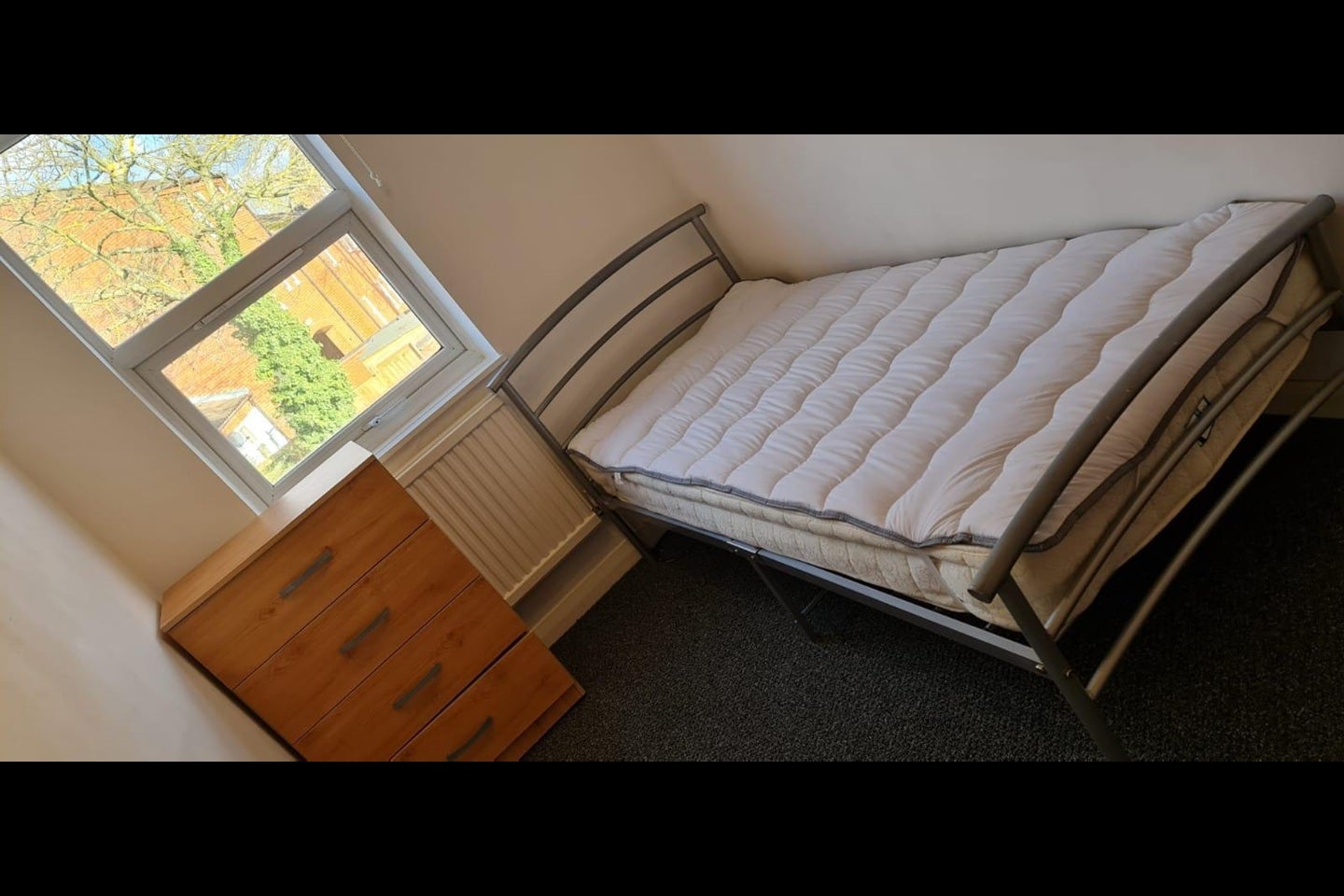 Room Neptune Close in Cambridge