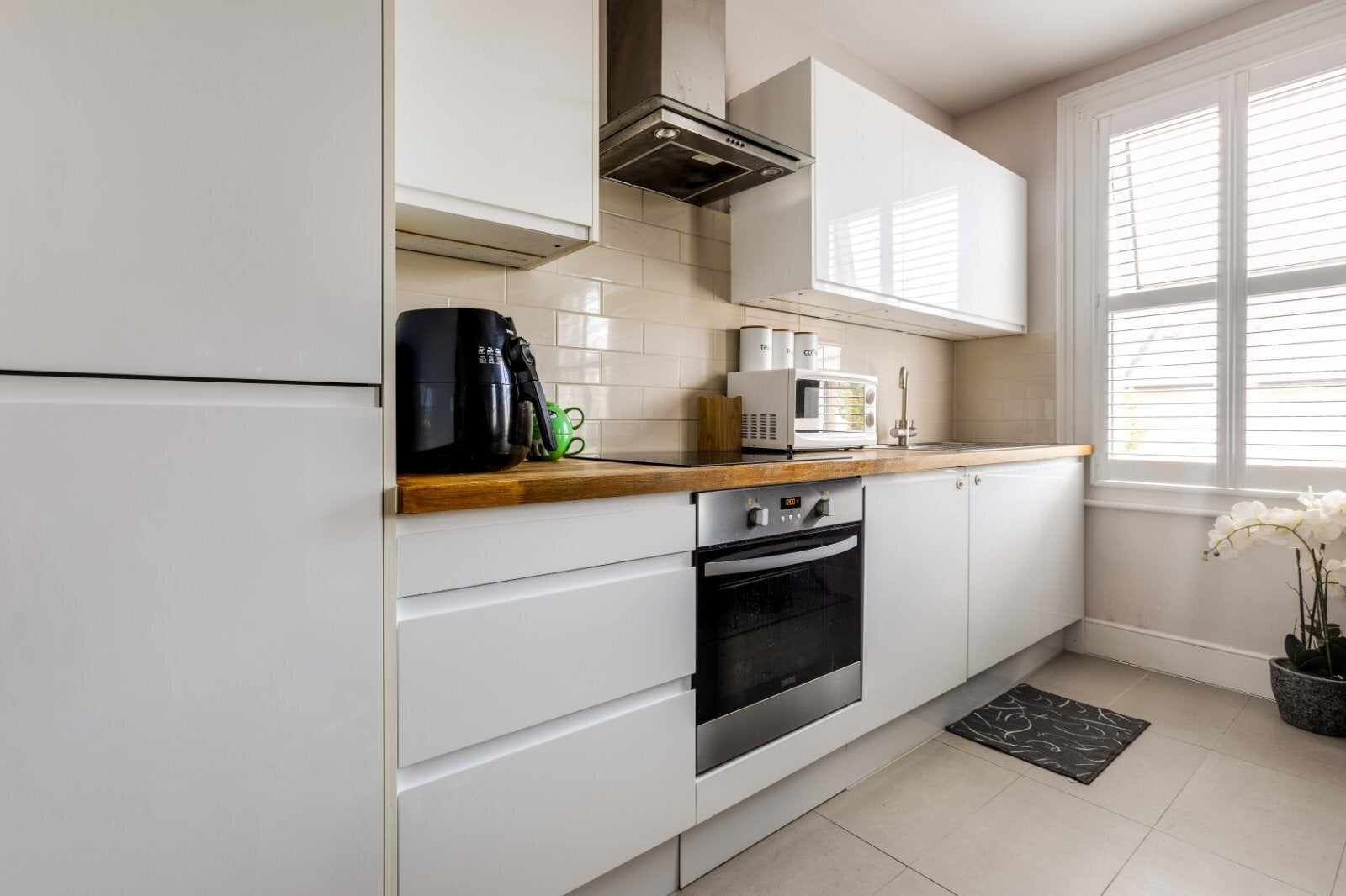 Flat Ellerton Road in Greater London