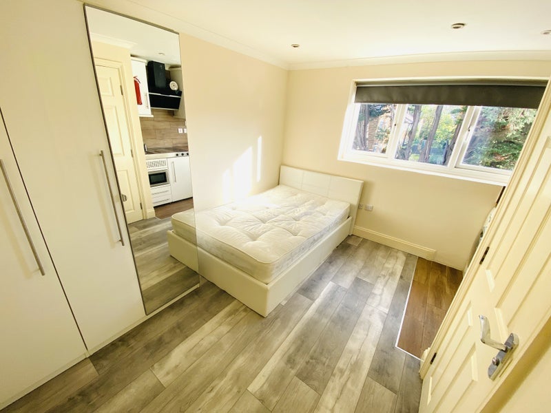 Room Paul Street in Greater London
