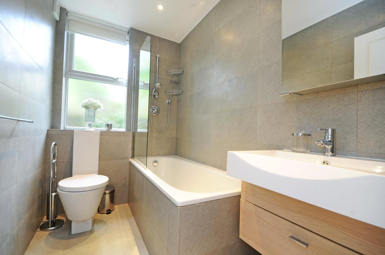 Flat Finchley Road in Greater London